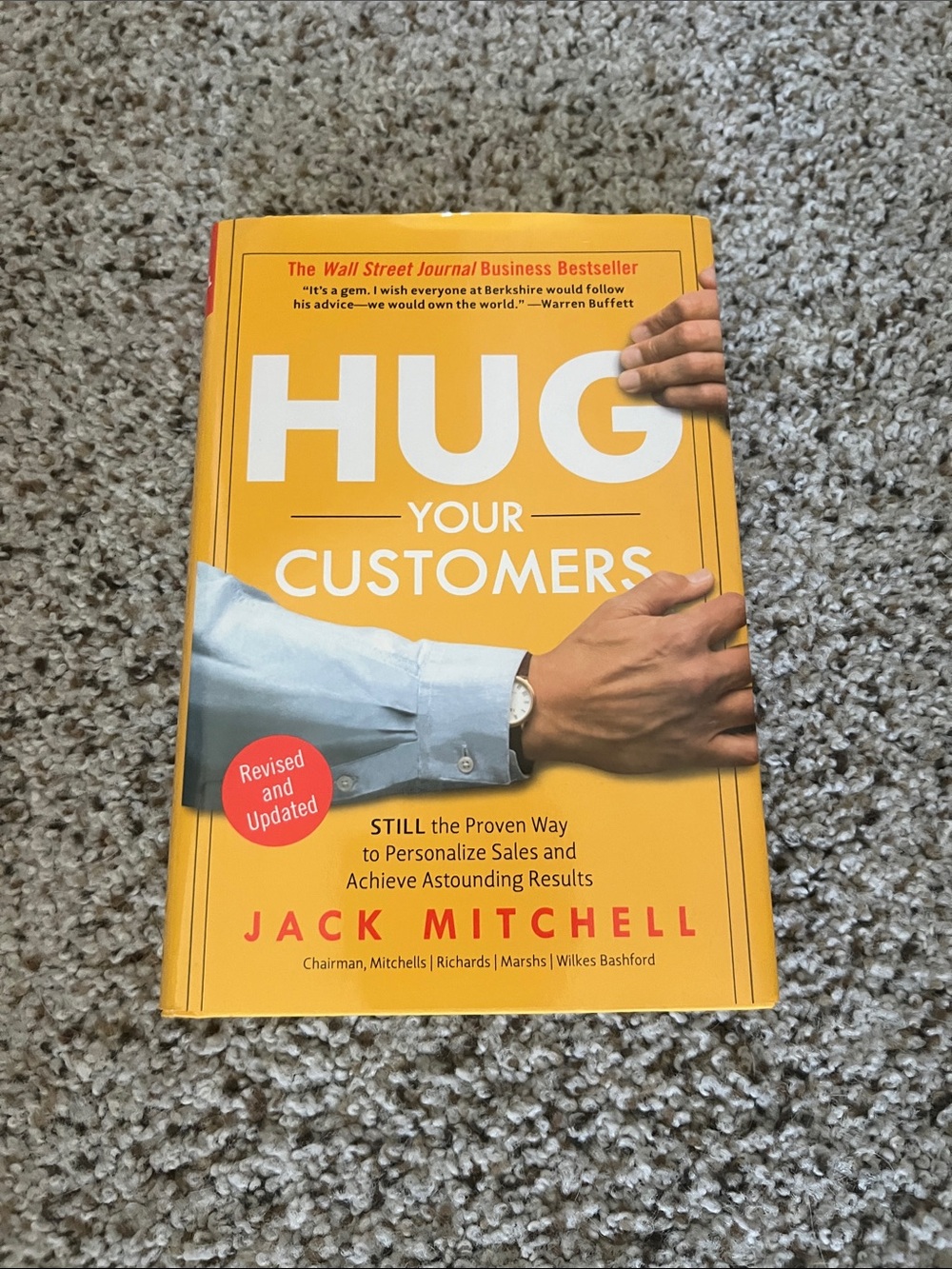 Hug Your Customers Paperback - Jack Mitchell - Yellow Cover